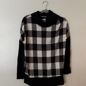 Elegant Black and White Plaid Women's Turtleneck Sweater
